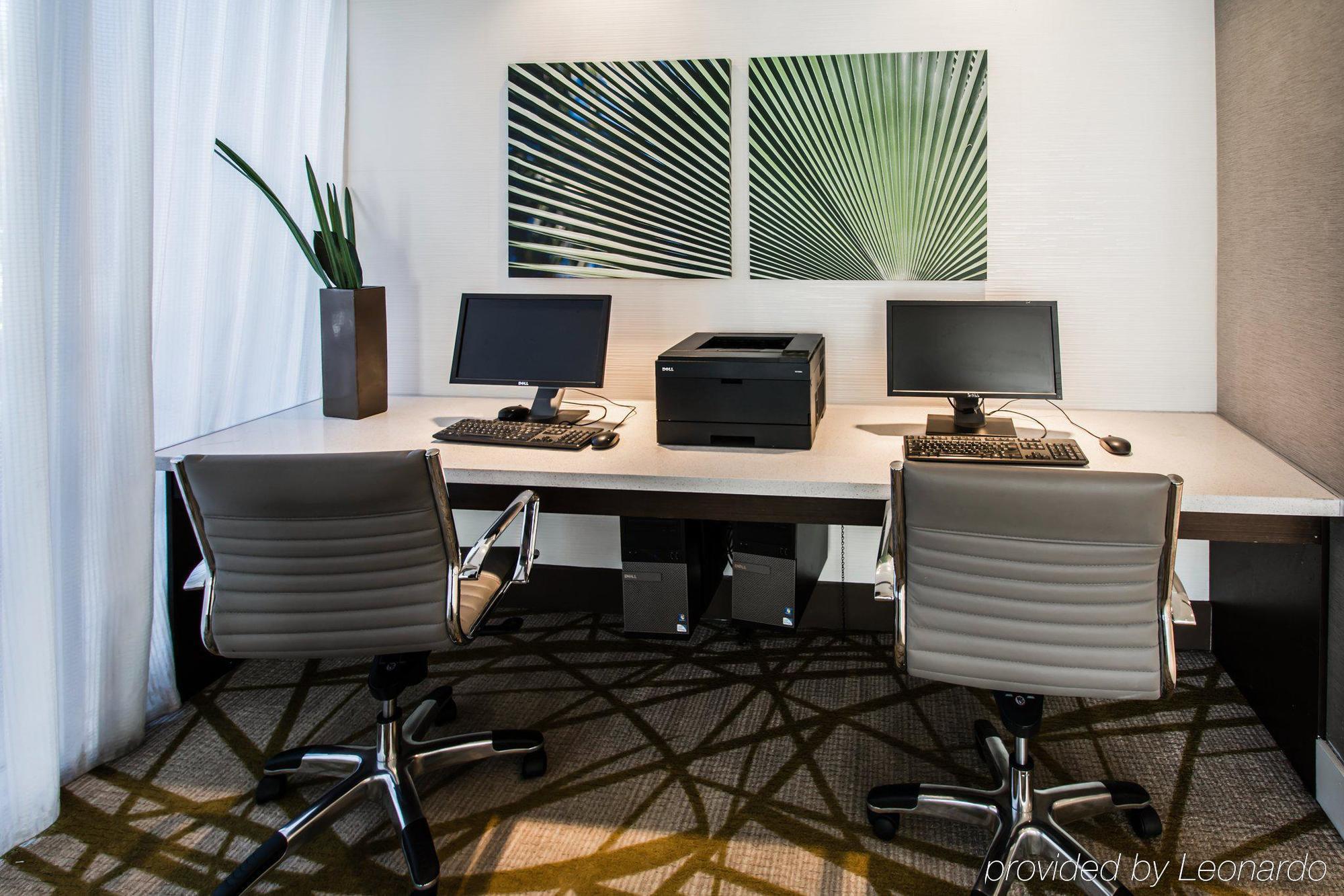 Comfort Miami Airport North 3*