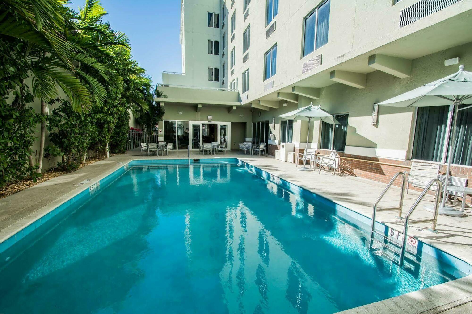 Comfort Miami Airport North Hotel 3*